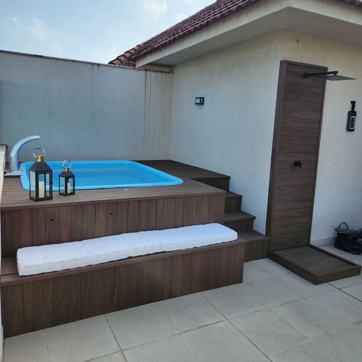 15 Wooden Pool Decks 1