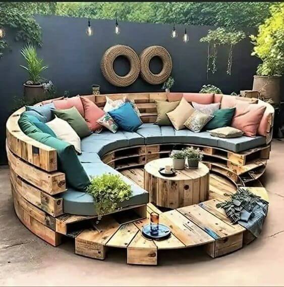 Rustic Elegance Making the Most of Pallet Wood in Your Outdoor Decor 1