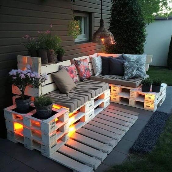 Rustic Elegance Making the Most of Pallet Wood in Your Outdoor Decor 11