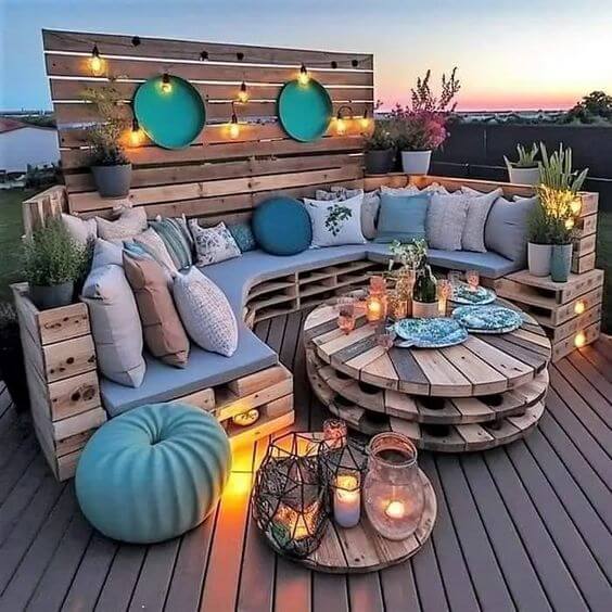 Rustic Elegance Making the Most of Pallet Wood in Your Outdoor Decor 18