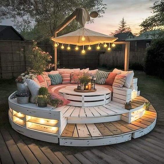 Rustic Elegance Making the Most of Pallet Wood in Your Outdoor Decor 2