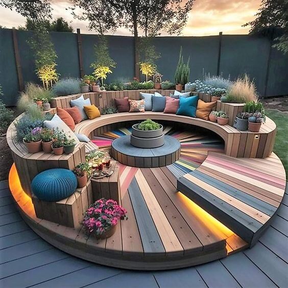 Rustic Elegance Making the Most of Pallet Wood in Your Outdoor Decor 23