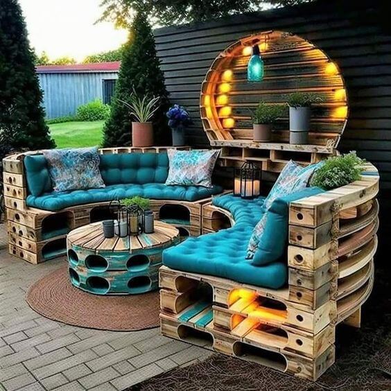 Rustic Elegance Making the Most of Pallet Wood in Your Outdoor Decor 4